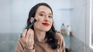 Όλοι οι λόγοι που κάνουν το liquid blush ένα hero beauty προϊόν και πέντε επιλογές που θα σε εντυπωσιάσουν