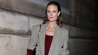 Μπορντό και γκρι | Πώς θα φορέσεις με στιλ τις δύο διάσημες αποχρώσεις της σεζόν