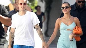 5 fashion συμβουλές από τη στιλίστρια που έκανε style icon τη Hailey Bieber