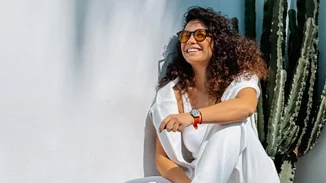 It's Christmas time | Πώς να στολίσεις το ανοιχτόχρωμο σαλόνι σου, σαν την Πηνελόπη Πλάκα