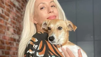 Μαρία Μπακοδήμου | Υιοθέτησε σκυλίτσα που σώθηκε από τις πλημμύρες στη Λάρισα