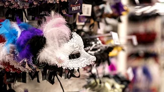 Τρόμος, πειρατές ή disco; Στα Max Stores θα βρεις στολές για όλα τα γούστα