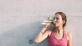 Ποιο πλαστικό μπουκάλι νερού συσσωρεύει λιγότερα βακτήρια;