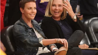 Charlize Theron | Η νέα φωτογραφία με τις κόρες της στα γενέθλια της μαμά της