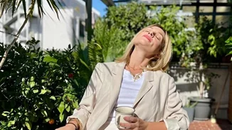 Ελεωνόρα Ζουγανέλη | Ο κήπος του σπιτιού της θα μπορούσε να είναι roof garden αθηναϊκού καφέ