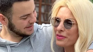 Άγγελος Λάτσιος | Οι οικογενειακές φωτογραφίες με τους γονείς και την αδερφή του, Λάουρα