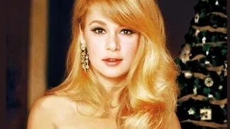 Τα θρυλικά ρούχα και αξεσουάρ που φορούσαν οι μεγάλες σταρ του παλιού ελληνικού κινηματογράφου