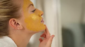 DIY skincare | Τα 5 πιο επικίνδυνα φυσικά υλικά που μπορεί να προκαλέσουν εγκαύματα