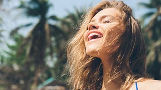 Ανακαλύψαμε τα προϊόντα περιποίησης μαλλιών που δεν θα αποχωρίζεσαι όλο το καλοκαίρι