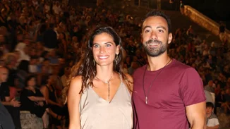 Το λευκό μπικίνι της Χριστίνας Μπόμπα | "Ηλιοθεραπεία στην ταράτσα"