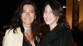 Ντεμήλια Καμπουρίδη | Ποζάρει με bralette top δίπλα στη μητέρα της Μαρίνα Βερνίκου