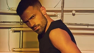 Ο Κωνσταντίνος Αργυρός σταμάτησε το τραγούδι σε συναυλία του για να δει Eurobasket