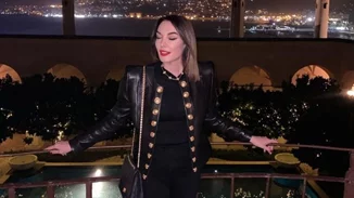 Τατιάνα Στεφανίδου | Με σιθρού πλισέ φούστα σε εκδήλωση στην Αθηναϊκή Ριβιέρα