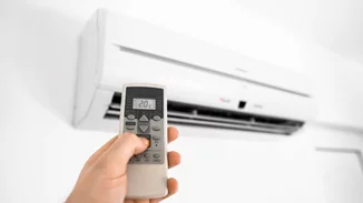 Να μένει το κλιματιστικό ανοιχτό όλη μέρα ή να το κλείνουμε; Τι λένε οι ειδικοί