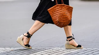 Οι κομψές ψηλές εσπαντρίγιες που θα φορέσεις την άνοιξη