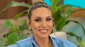 Αθηνά Οικονομάκου | Στην αυλή του σπιτιού της με τα παιδιά της - Η Σιέννα φοράει στολή μπαλέτου