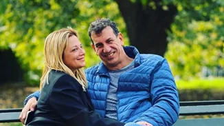 Νάνσυ Ζαμπέτογλου & Νάσος Γαλακτερός | Περήφανοι για την κόρη τους Σοφία που παρέλασε στο σχολείο της