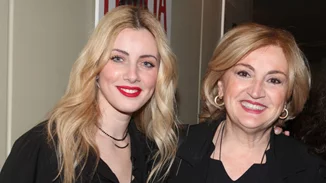 Υρώ Μανέ | Σπάνια εμφάνιση με την κούκλα κόρη της, Φαίδρα