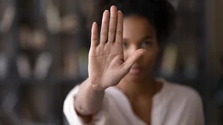 Ιρανή πρόσφυγας | Κοντεύουμε προς τη νίκη, όλος ο πλανήτης είναι στο πλευρό σας