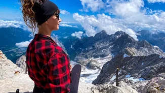 Ζωή Μαρινάκη | Η Κρητικιά που σκοτώθηκε για μια φωτογραφία - Έχασε την ισορροπία της και έπεσε σε γκρεμό 30 μέτρων (εικόνες)