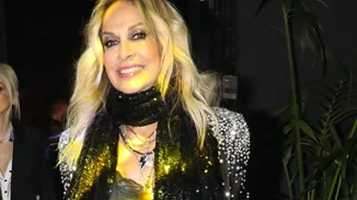 Άννα Βίσση | Με athletic look σε βραδινή βόλτα στη Βουκουρεστίου