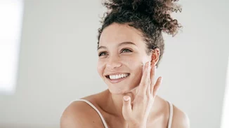 Ρετινόλη και βιταμίνη C | Επιτρέπεται ο συνδυασμός τους;