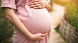 1 στις 5 γυναίκες μένει έγκυος με φυσικό τρόπο έπειτα από εξωσωματική