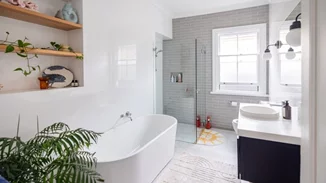 Δυο έξυπνα hacks του Tik Tok για να γίνει το μπάνιο σου σαν καινούργιo