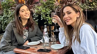 Η Δέσποινα Βανδή γυμνάζεται με το αγόρι της κόρης της, Μελίνας