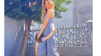 Ήβη Αδάμου | Φωτογραφίζεται με την δύο ετών κόρη της με matchy matchy outfits