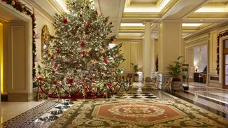 Το ξενοδοχείο Μεγάλη Βρεταννία γιόρτασε την έναρξη της εορταστικής περιόδου με τη φωταγώγηση του Χριστουγεννιάτικου δέντρου