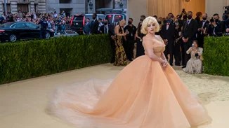 Billie Eilish | "Έβλεπα πορνό από 11 ετών γιατί πίστευα ότι ήταν κουλ"