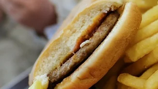 Fast Food | Πώς αλλάζει ο χάρτης της ταχείας εστίασης στην Ελλάδα