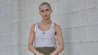 Θέλεις να φορέσεις το φουλάρι σου ως top; Αυτός είναι ο αλάνθαστος τρόπος που προτιμούν οι fashionistas