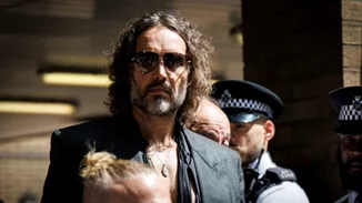 Νέα ποινική δίωξη στον Ράσελ Μπραντ για βιασμό και σεξουαλική επίθεση σε βάρος δύο γυναικών