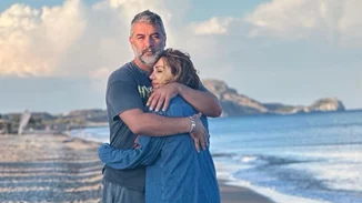 Δέσποινα Βανδή | Οι ευχές στον Βασίλη Μπισμπίκη για τα γενέθλια του και το φιλί "Έχει γενέθλια το αγόρι μου, σ’ αγαπάω"