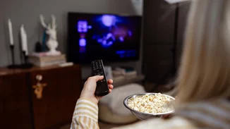 Οι 10 σειρές που βλέπουν όλοι τώρα στο Netflix