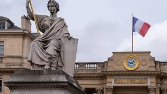 Ιστορική μέρα για τη Γαλλία | Κατοχυρώθηκε συνταγματικά το δικαίωμα στην άμβλωση