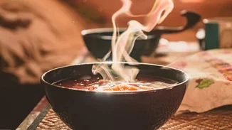 Η σούπα με προβιοτικά που θα κάψει λίπος και θα βελτιώσει την υγεία του εντέρου σου μετά τις γιορτές