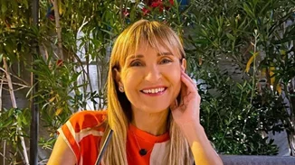 Μάρα Ζαχαρέα | Χαλαρώνει στο μπαλκόνι του σπιτιού της