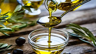 Σοκ με το ελαιόλαδο | "Έπιασε" τα 17 ευρώ το λίτρο στα ράφια των σούπερ μάρκετ - Αύξηση 70% στην τιμή χονδρικής