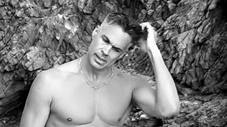 Πιο σέξι από ποτέ ο Μπρούνο Τσερέλα στο φακό της Αθηνάς Οικονομάκου