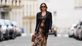 Τα κομψά looks που μπορείς να κάνεις φορώντας σακάκια με μακριά φορέματα