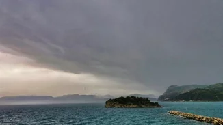 Ισχυρές βροχές, καταιγίδες και χιονοπτώσεις έως το μεσημέρι