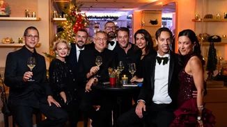 "We deliver Joy" | Τα πολυκαταστήματα attica εγκαινιάζουν και φέτος την εορταστική περίοδο με ένα εντυπωσιακό Private Festive Dinner