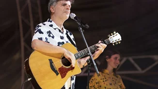 Ο Φοίβος Δεληβοριάς έγινε 50 ετών και το γιόρτασε με ένα πάρτι έκπληξη που προετοίμαζαν οι φίλοι του επί 1 μήνα