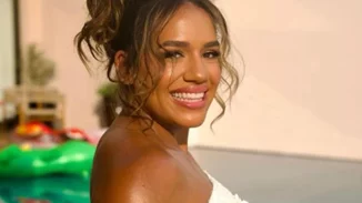 Ο Γιάννης Αντετοκούνμπο φωτογραφίζει τη σύζυγό του, Mariah Riddlesprigger και εκείνη "λάμπει" στο λευκό της φόρεμα