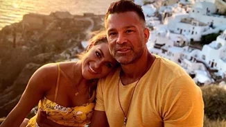 Κώστας Σόμμερ & Βαλεντίνη Παπαδάκη | Αποκαλύπτουν το πρόσωπο του γιου τους σε μια #FamilyGoals φωτογραφία