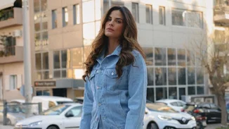 Ετοιμάζεσαι για πασχαλινή εξόρμηση; Η Χριστίνα Μπόμπα φόρεσε το πιο άνετο και κομψό travel look