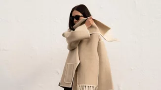 Αυτό το scarf coat από τη Massimo Dutti είναι το ιδανικό κομμάτι για να ακολουθήσεις μια από τις πιο δυνατές τάσεις της σεζόν